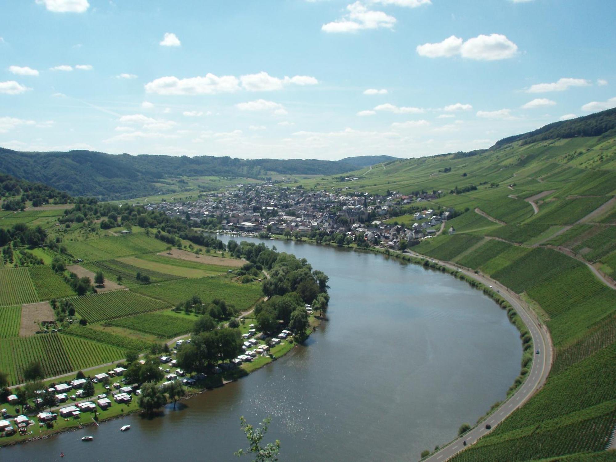 Comfortable Apartment In Ediger Eller Eifel Sankt Aldegund Exteriör bild