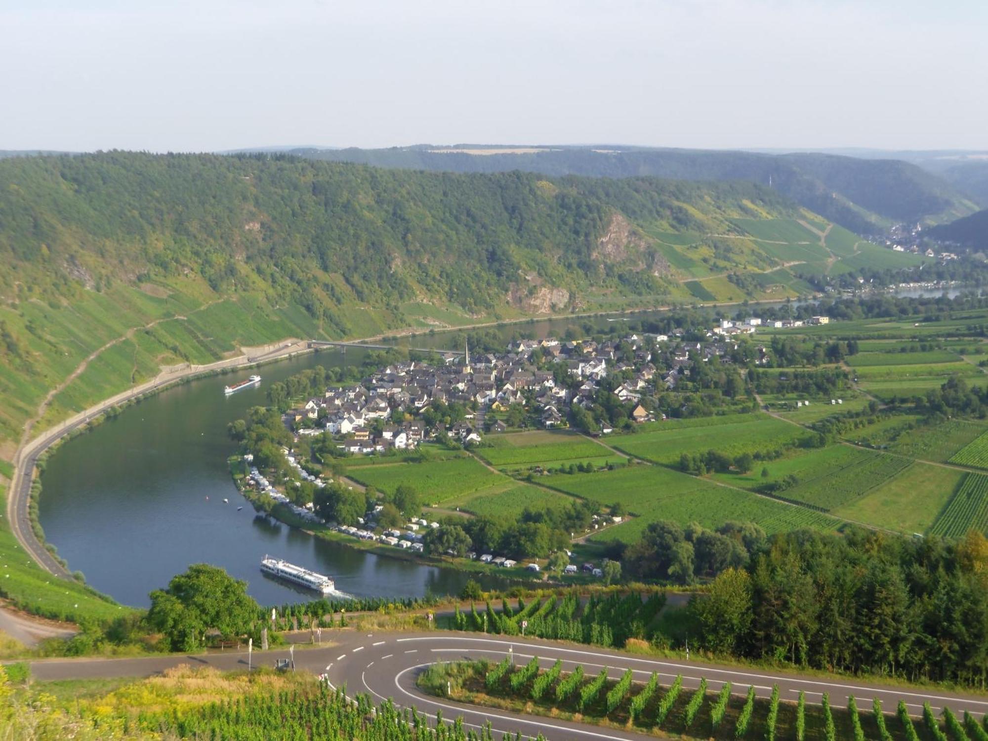 Comfortable Apartment In Ediger Eller Eifel Sankt Aldegund Exteriör bild